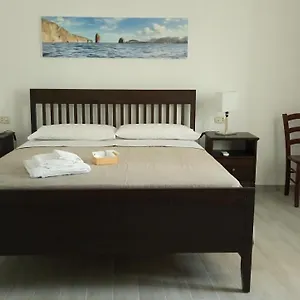 https://holiday-home-tarinuzza.sicilyhotelsitaly.net